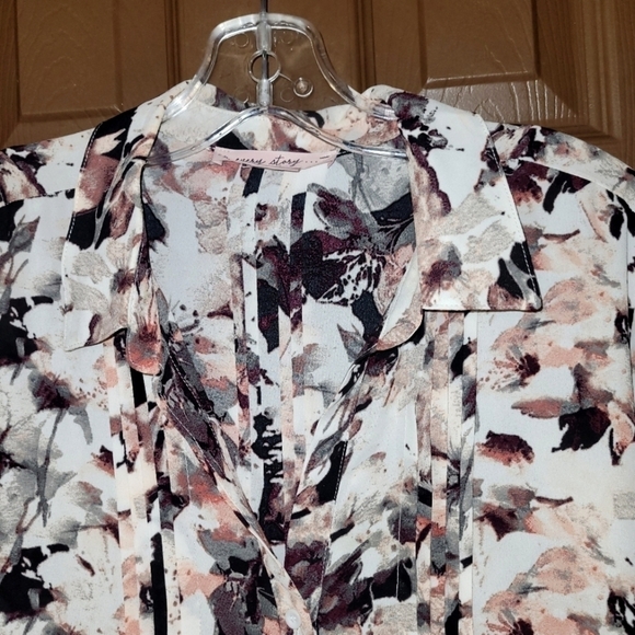 + IN Every Story Floral 3/4 button bell sleeve tunic length tie back top - Picture 6 of 11